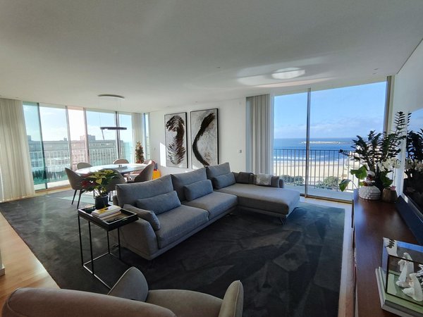 T4 flat in rua Doutor Manuel Rodrigues de Sousa, Matosinhos Sul - Marginal, Matosinhos e Leça da Palmeira