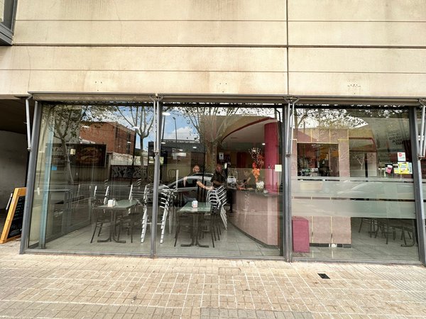 Commercial premises in calle de Llull, La Vila Olímpica del Poblenou, Barcelona