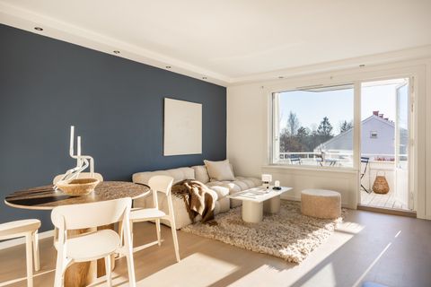 Lambertseter | Stilren og innbydende 3-roms andel med solrik balkong. Pent oppusset. Bad fra 2023. Mulighet for p-plass.