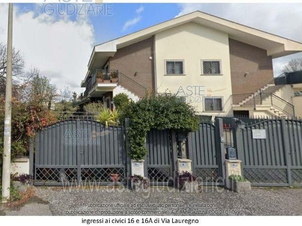 Villa in via Lauregno, 16, Infernetto, Roma