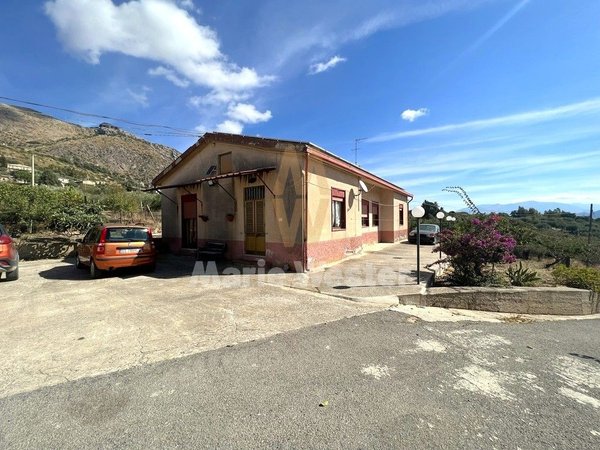 Villa in strada Provinciale 21, Sciara