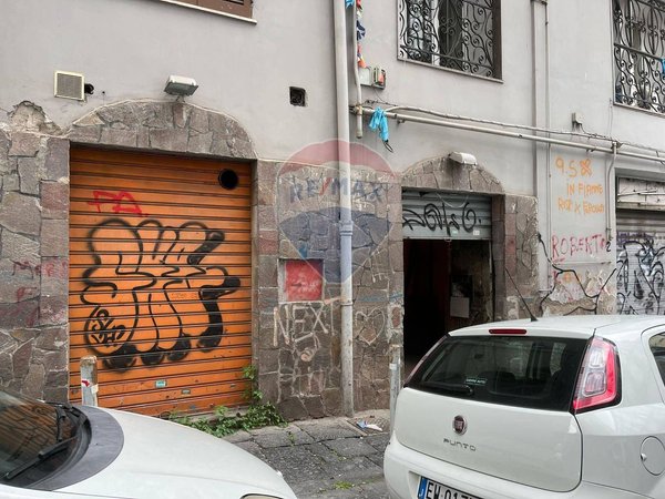 Commercial premises in via Travi, 59 -78, San Lorenzo, Napoli