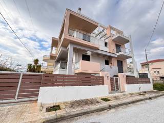 Single family villa 285 m², Center, Volos