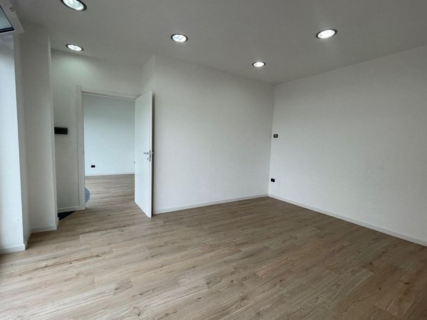 Commercial premises in via Guizza Conselvana, 18, Guizza - Bassanello, Padova