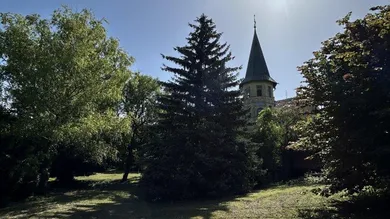 Drei bebaubare Grundstücke + Villa mit Garten in Perchtoldsdorf – einzeln oder gemeinsam erwerbbar.