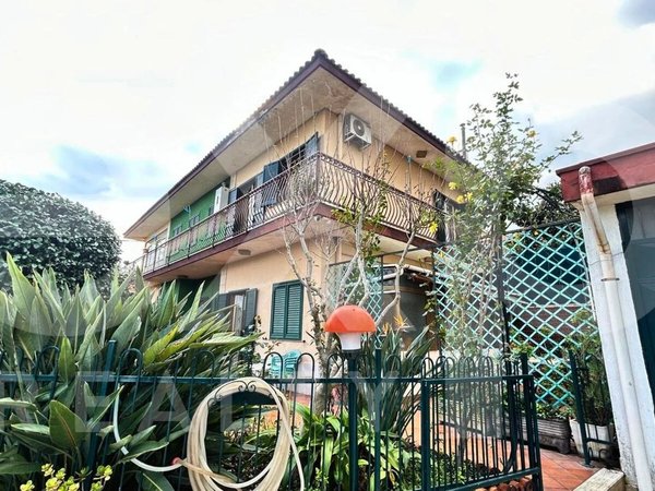 Villa in via Papa Pio XII, 70, Giarre